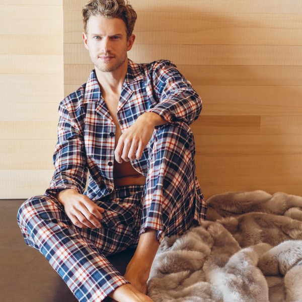 Pyjama lang, geknöpft