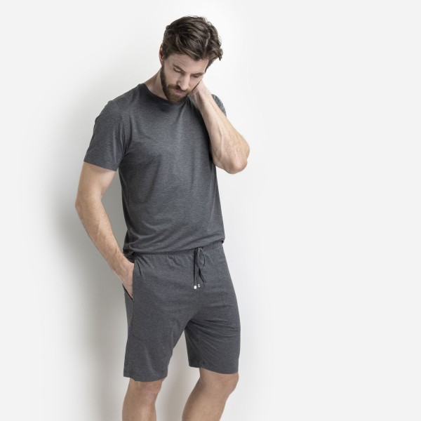 Shorts with side seam pockets and drawstring