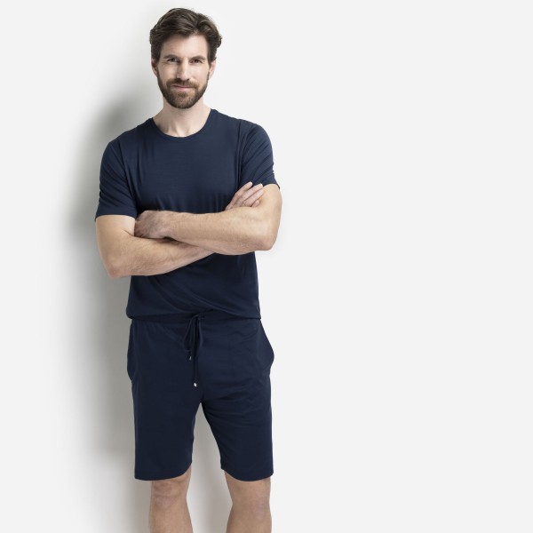 Shorts with side seam pockets and drawstring